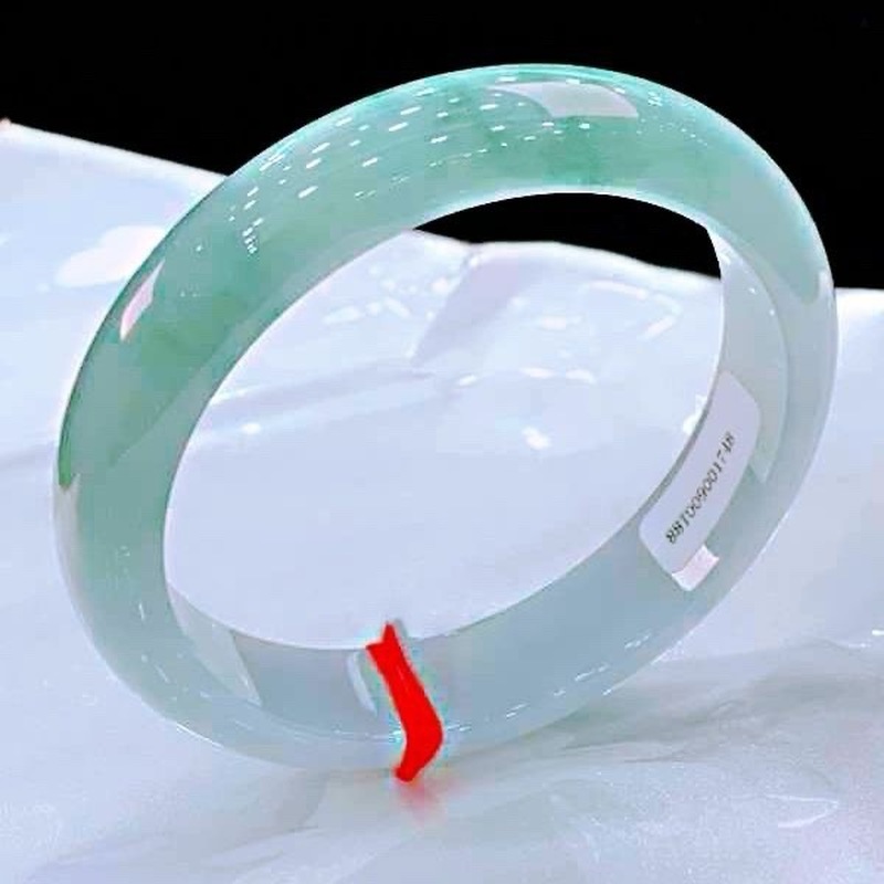 Myanmar , Natural Ice Jadeite  - Lighting review and price
