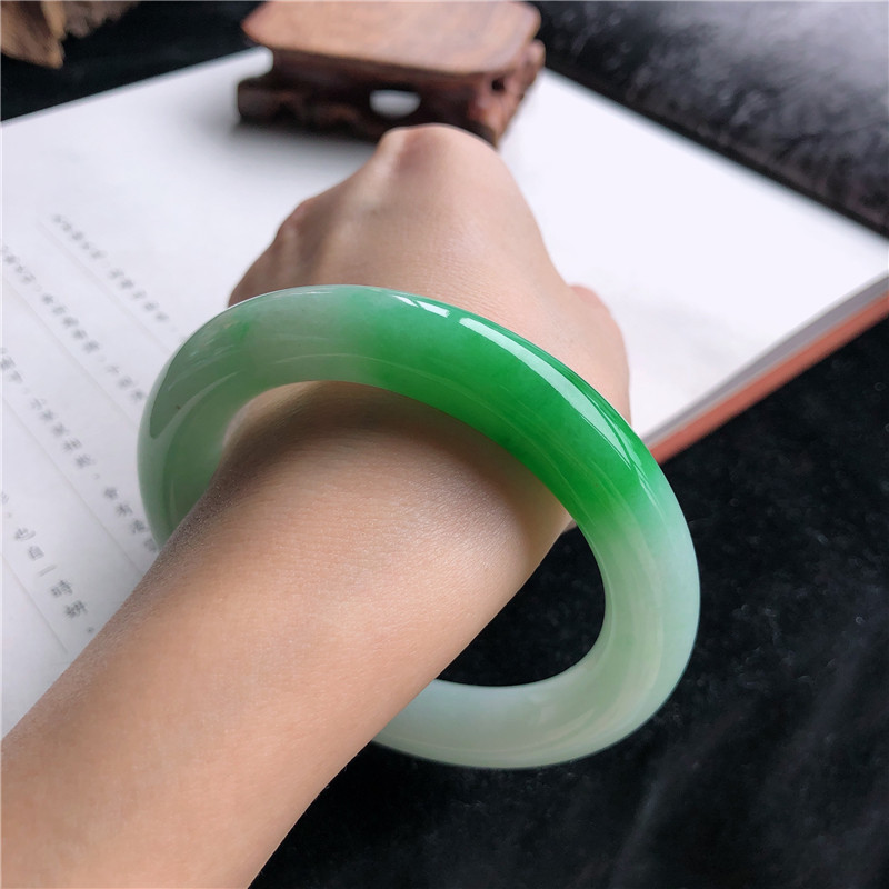 Natural Burmese Jadeite Bracel - Lighting review and price